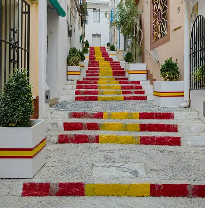 escaliers rouge et jaune